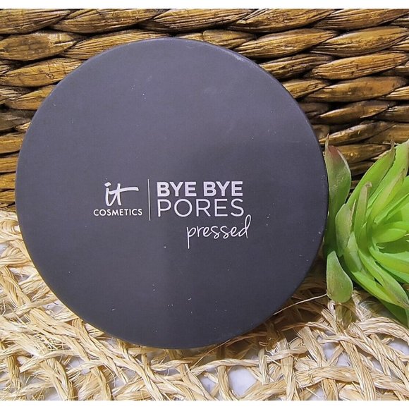 IT Cosmetics Bye Bye Pores Pressed Powder, Translucent Airbrush Finish, 0.31 oz. - Picture 4 of 8